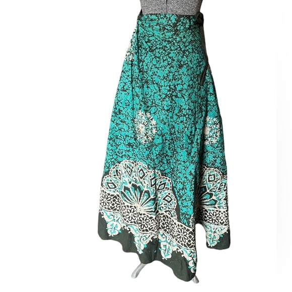 Vintage 70s batik maxi wrap skirt - Picture 4 of 5